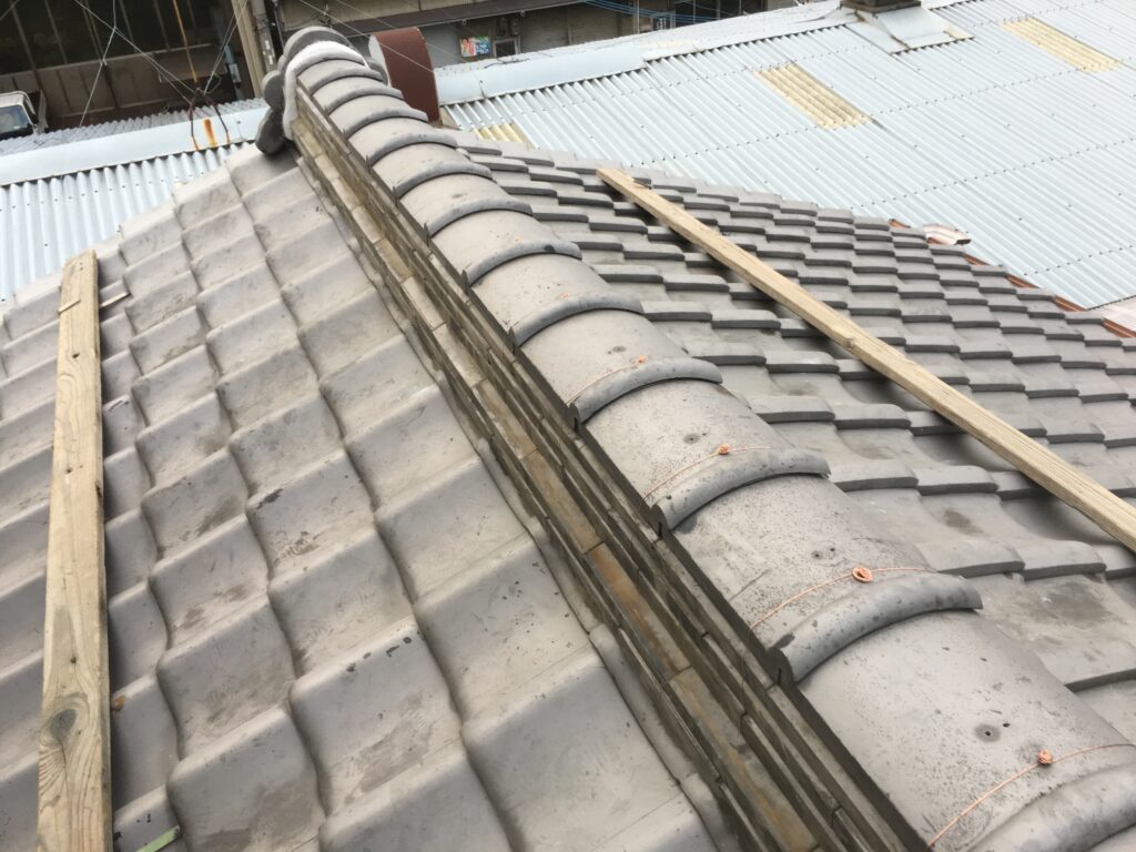 瓦屋根の棟